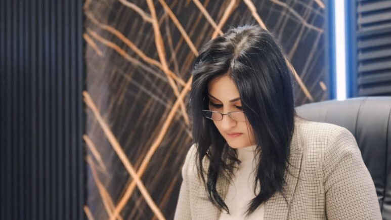 عضو مجلس محافظة بغداد "رفاه الزوبعي" تنسحب من حزب الحلبوسي
