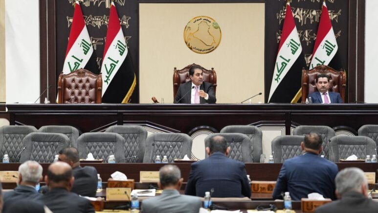 البرلمان العراقي: نشر اسماء النواب المتغيبين واستقطاع رواتبهم