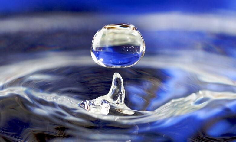 لماذا الماء سائل رغم أن مكوناته غازات